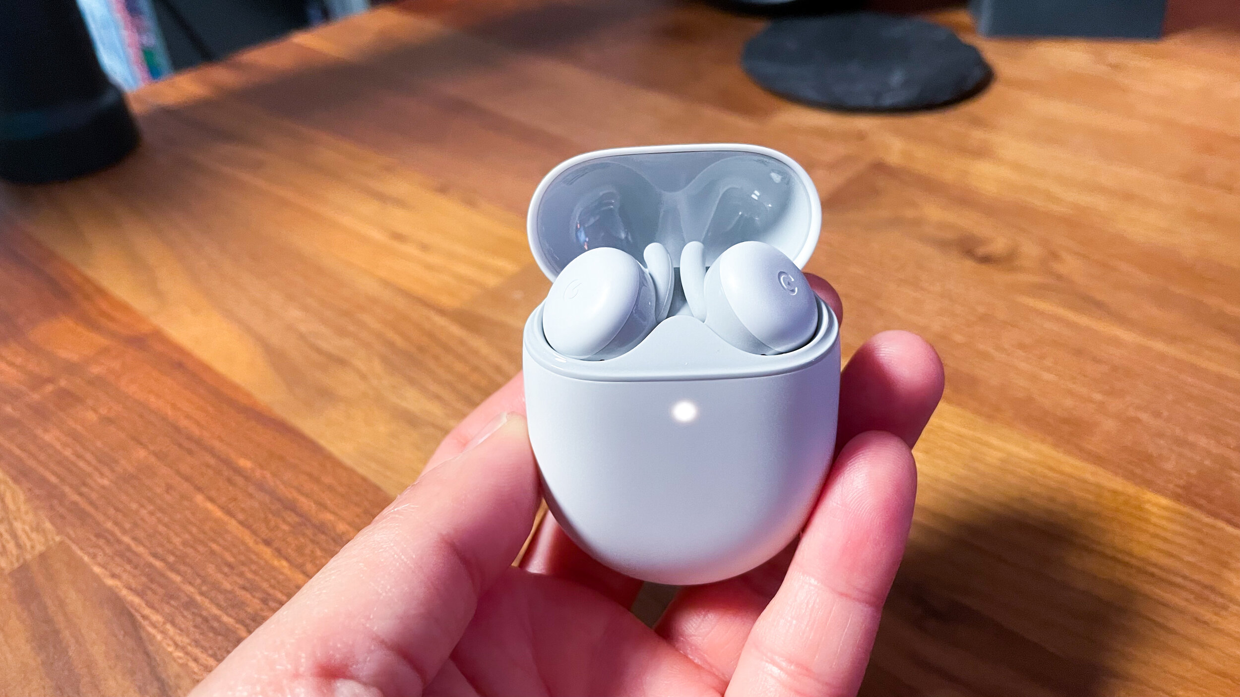 Pixel Buds Case Open LED.jpg